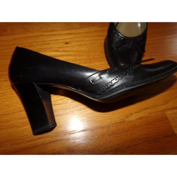 Classic pair of Naturalizer black leather pumps 8 1/2 N 3" block heel bow trim - Picture 3 of 6